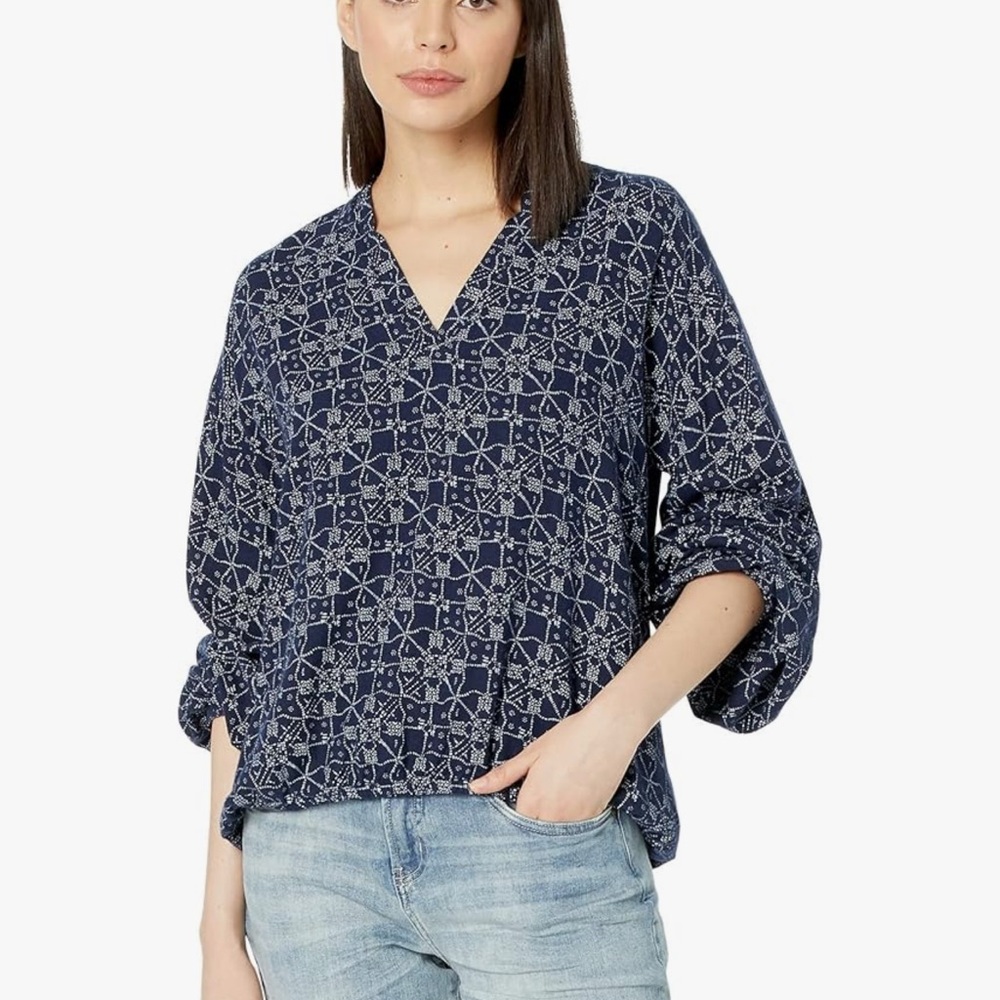 Carve Designs Navy Blue Printed V-Neck Blouse